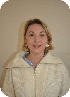 Photo de Delphine Ceccoli entrain de sourire.